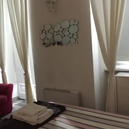 Bed2go ベッド・アンド・ブレックファスト 3*